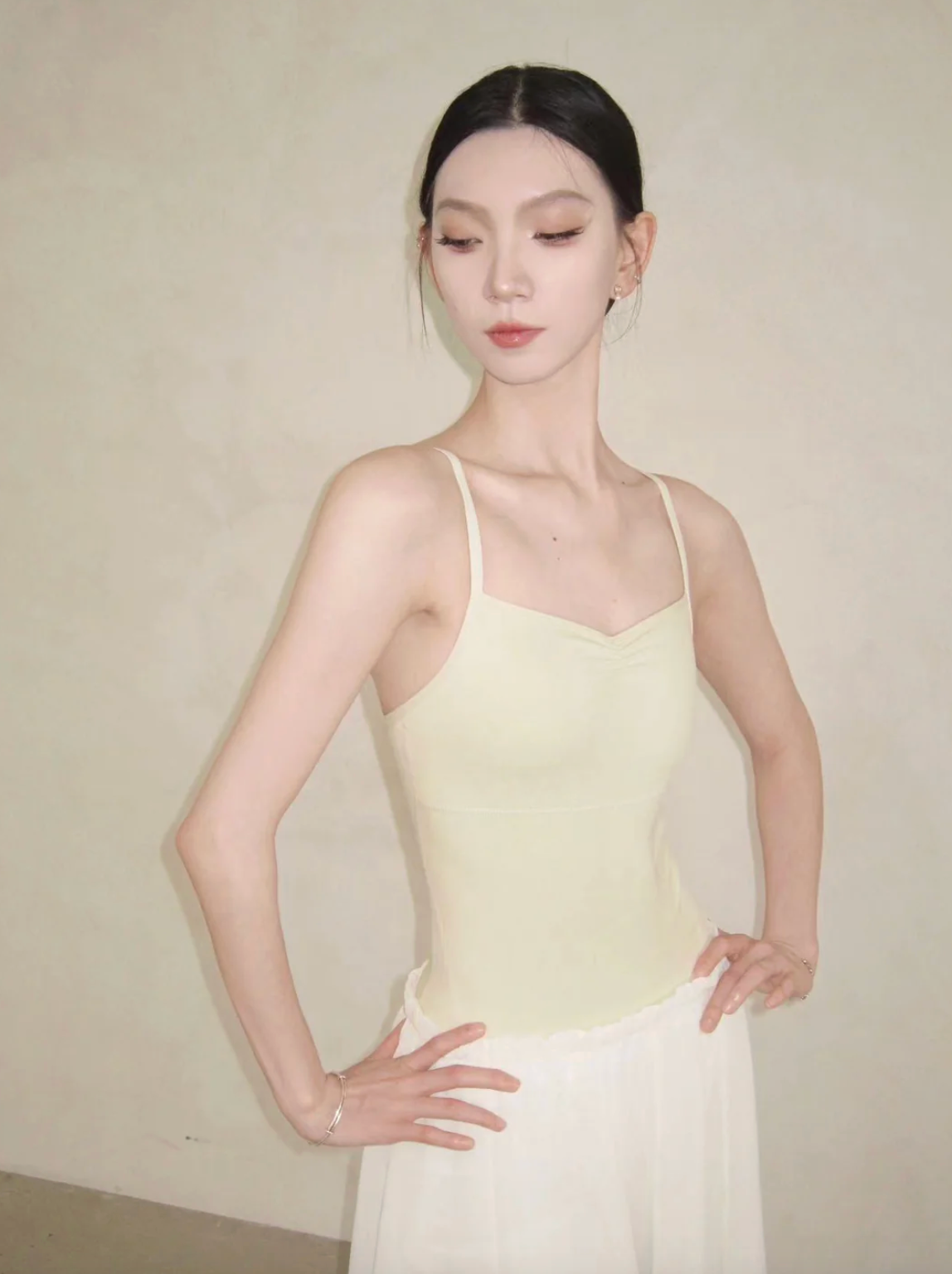 Leotardo Classic Spaghetti Strap in Pastel Yellow Typha