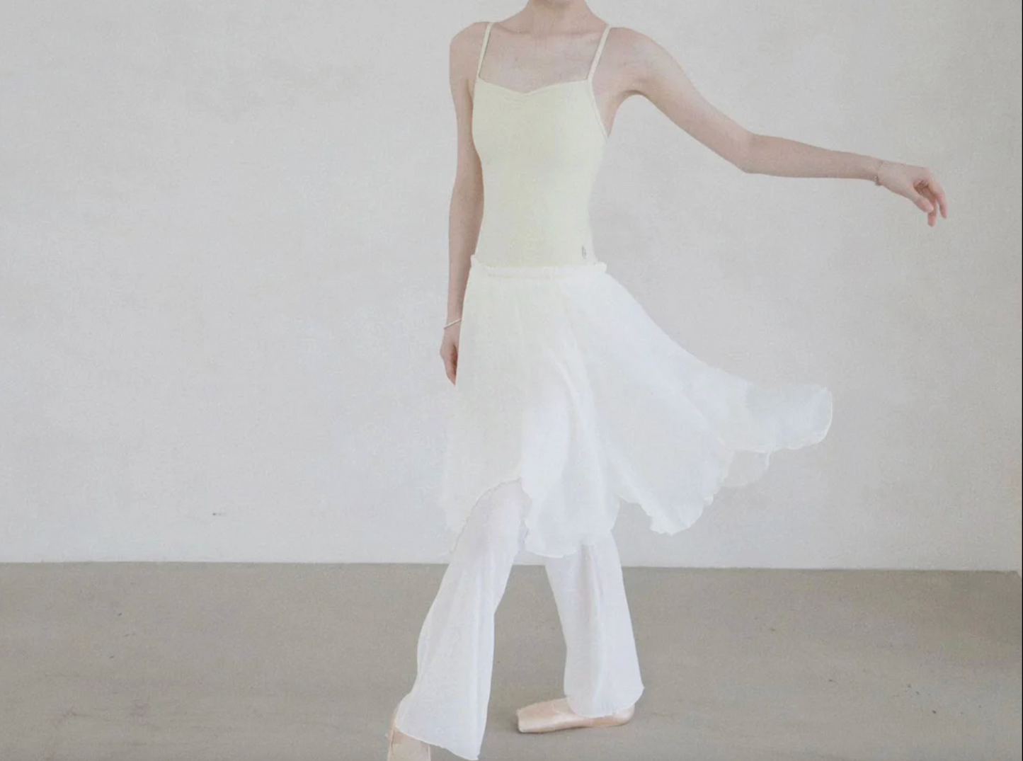 Leotardo Classic Spaghetti Strap in Pastel Yellow Typha