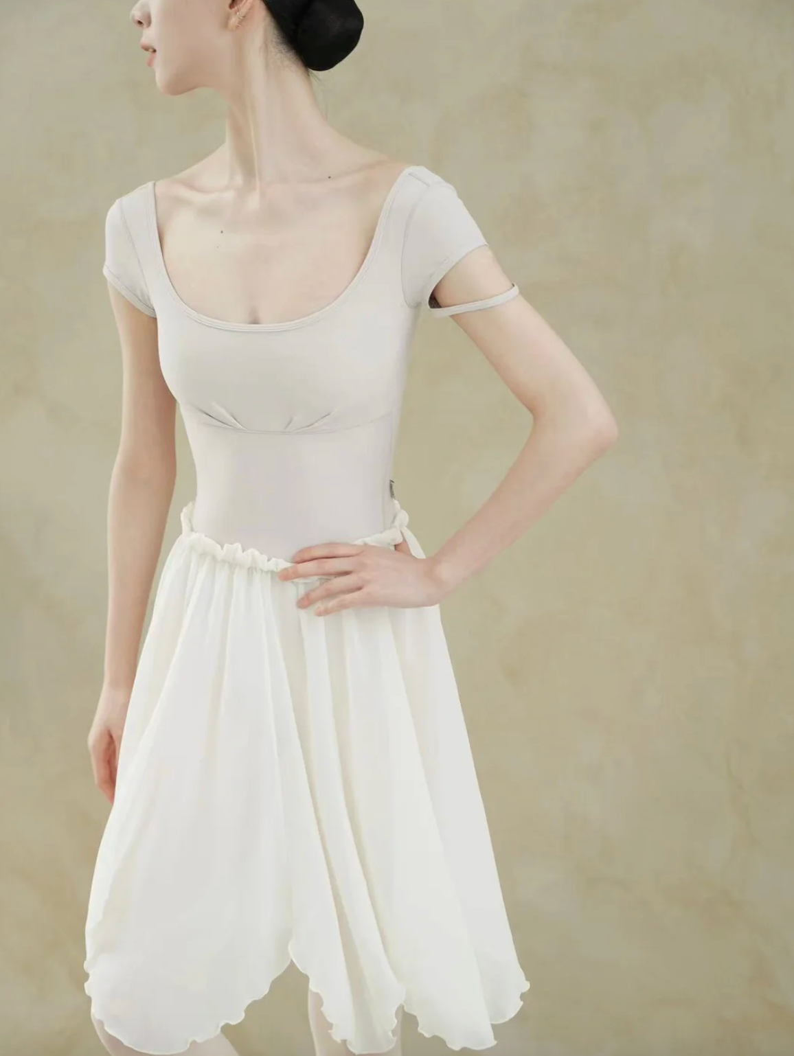 Leotardo Soft Blue & Pink Cap Sleeve with U-Neck Design Typha