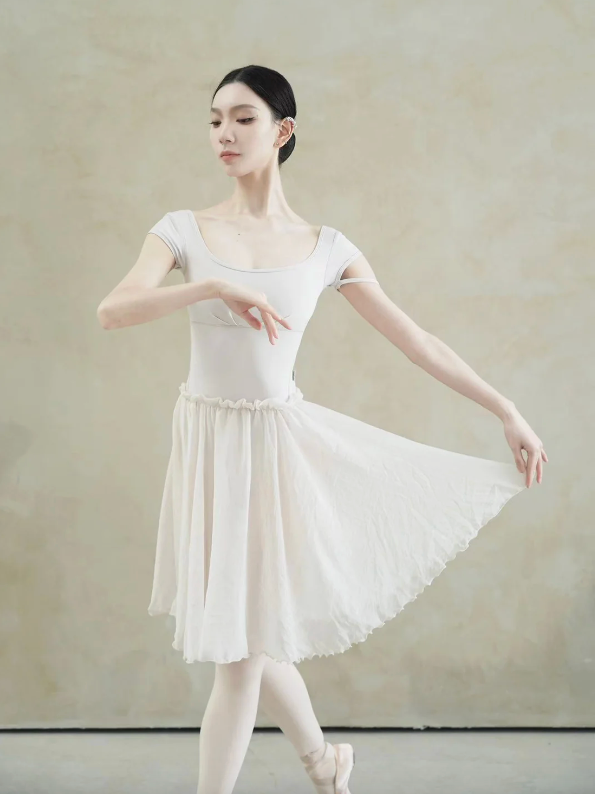 Leotardo Soft Blue & Pink Cap Sleeve with U-Neck Design Typha