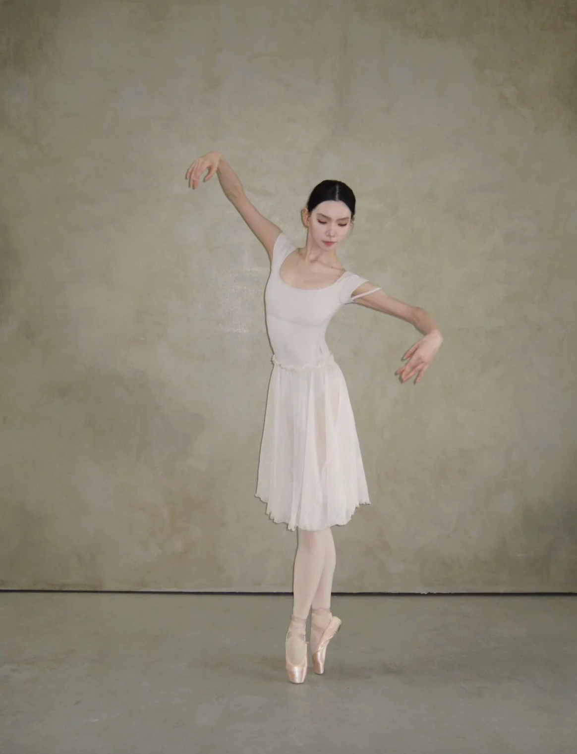 Leotardo Soft Blue & Pink Cap Sleeve with U-Neck Design Typha