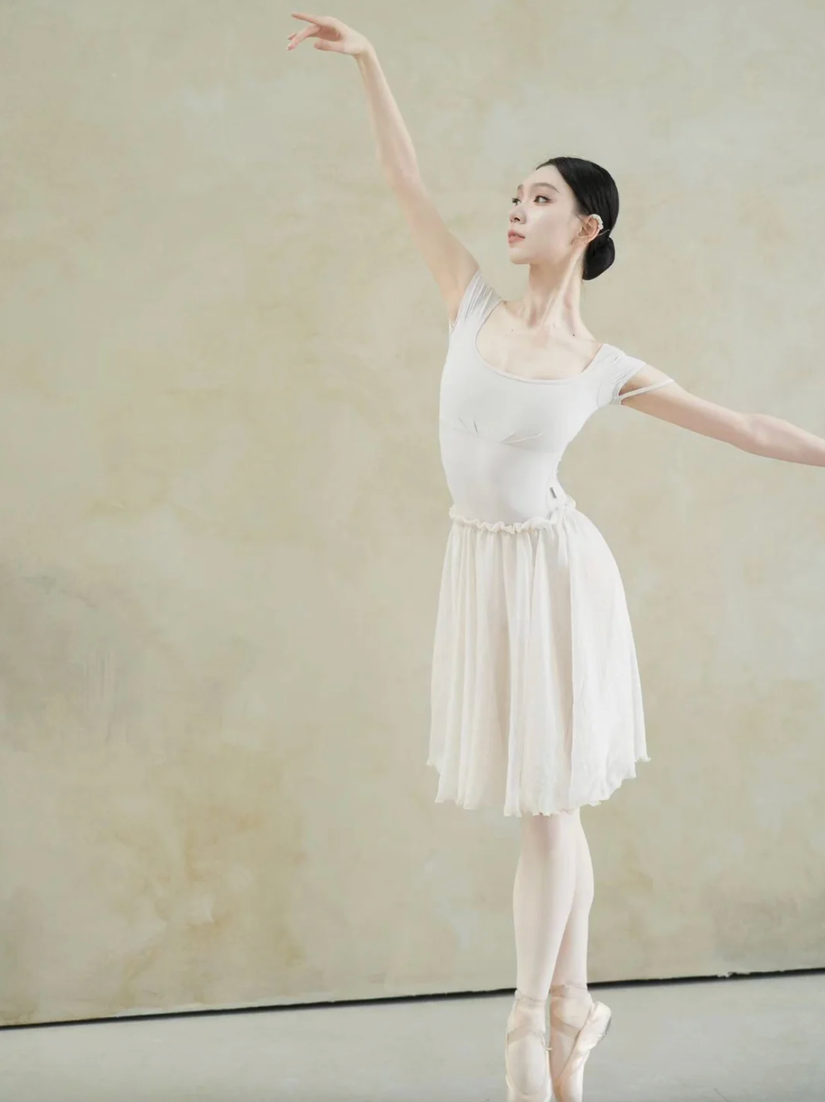 Leotardo Soft Blue & Pink Cap Sleeve with U-Neck Design Typha