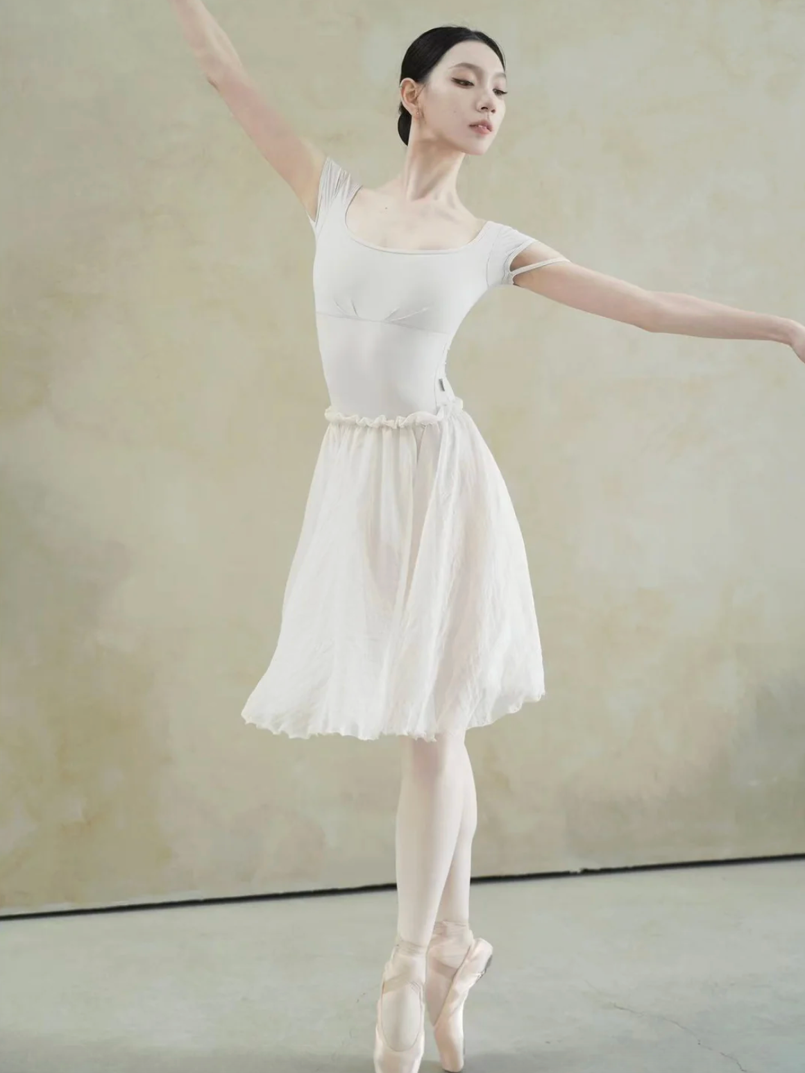 Leotardo Soft Blue & Pink Cap Sleeve with U-Neck Design Typha