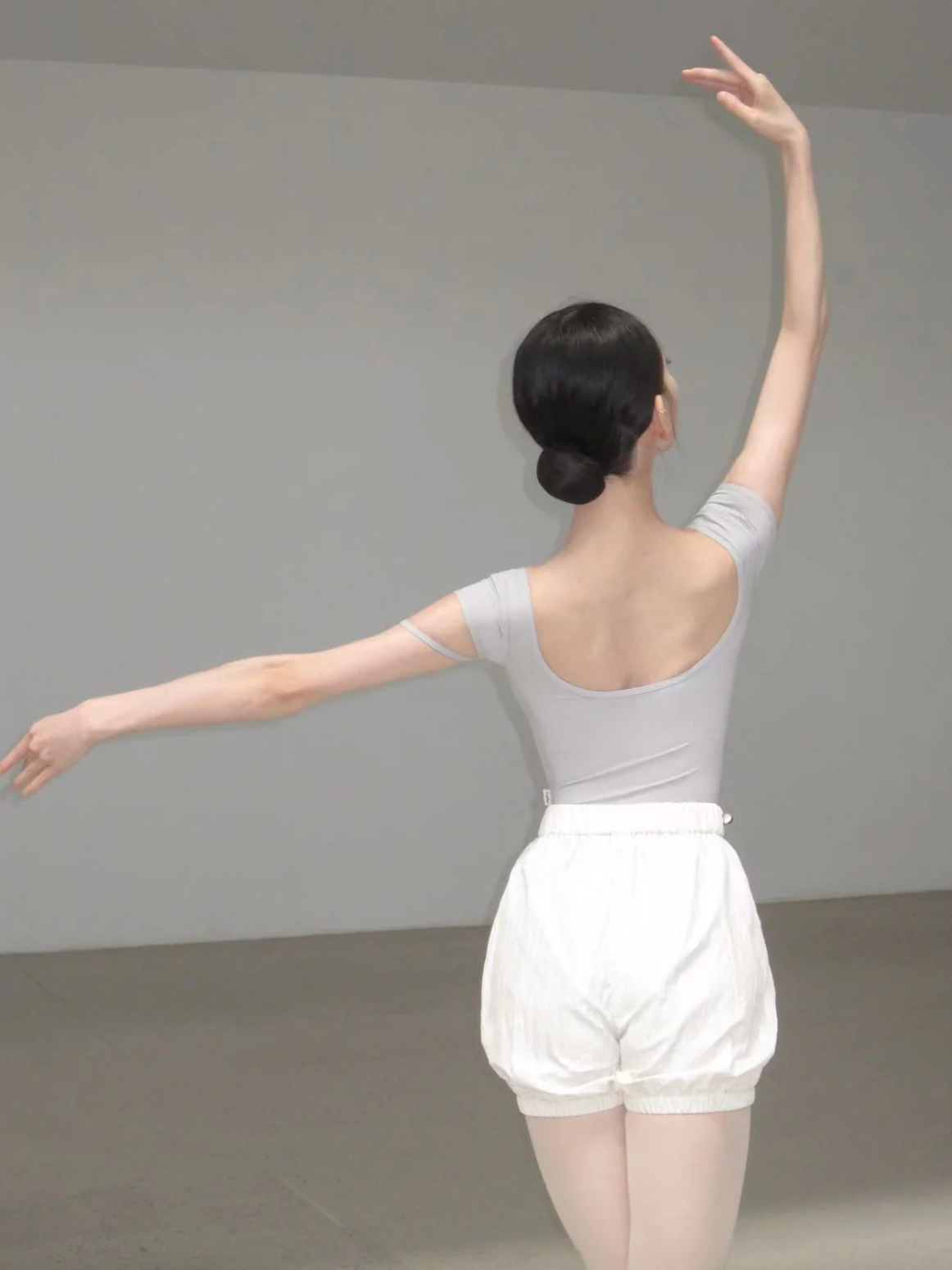 Leotardo Soft Blue & Pink Cap Sleeve with U-Neck Design Typha