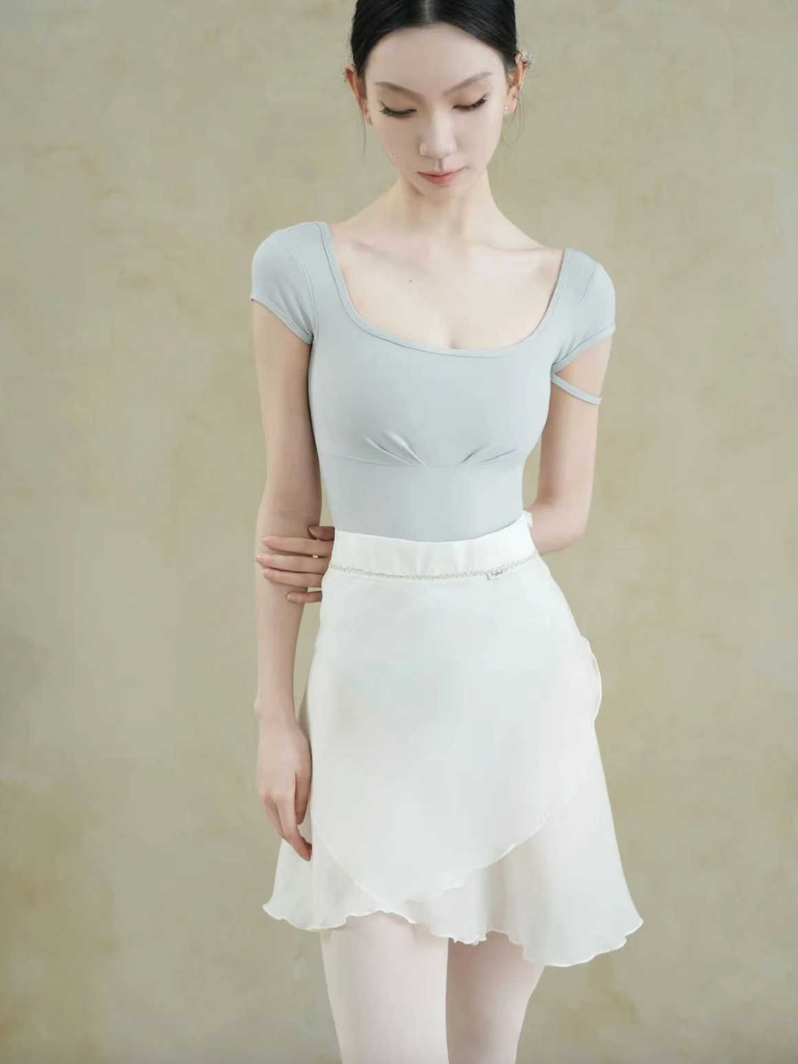 Leotardo Soft Blue & Pink Cap Sleeve with U-Neck Design Typha