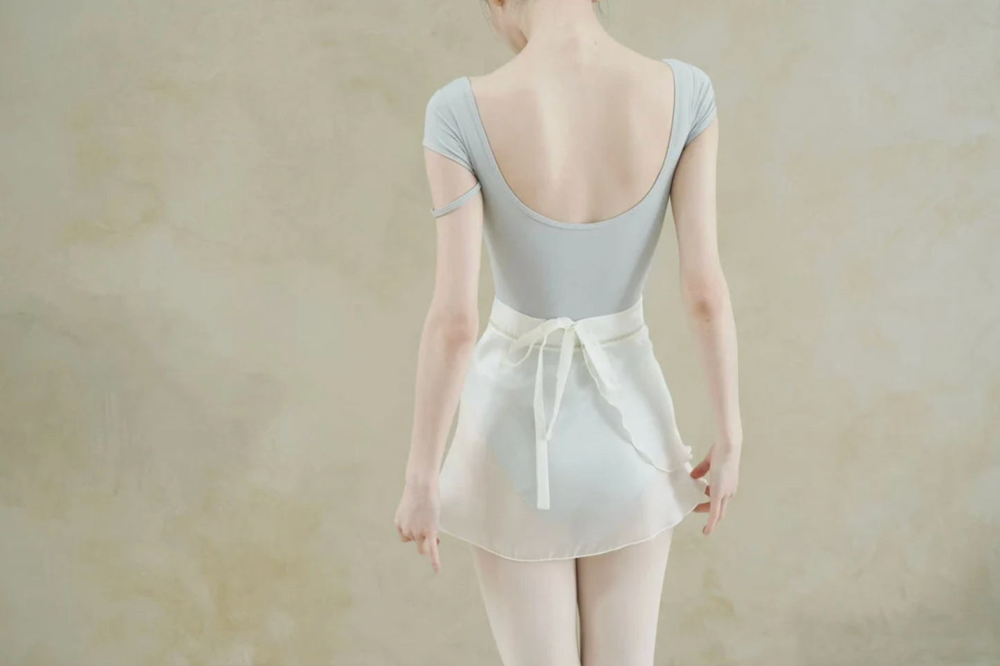 Leotardo Soft Blue & Pink Cap Sleeve with U-Neck Design Typha