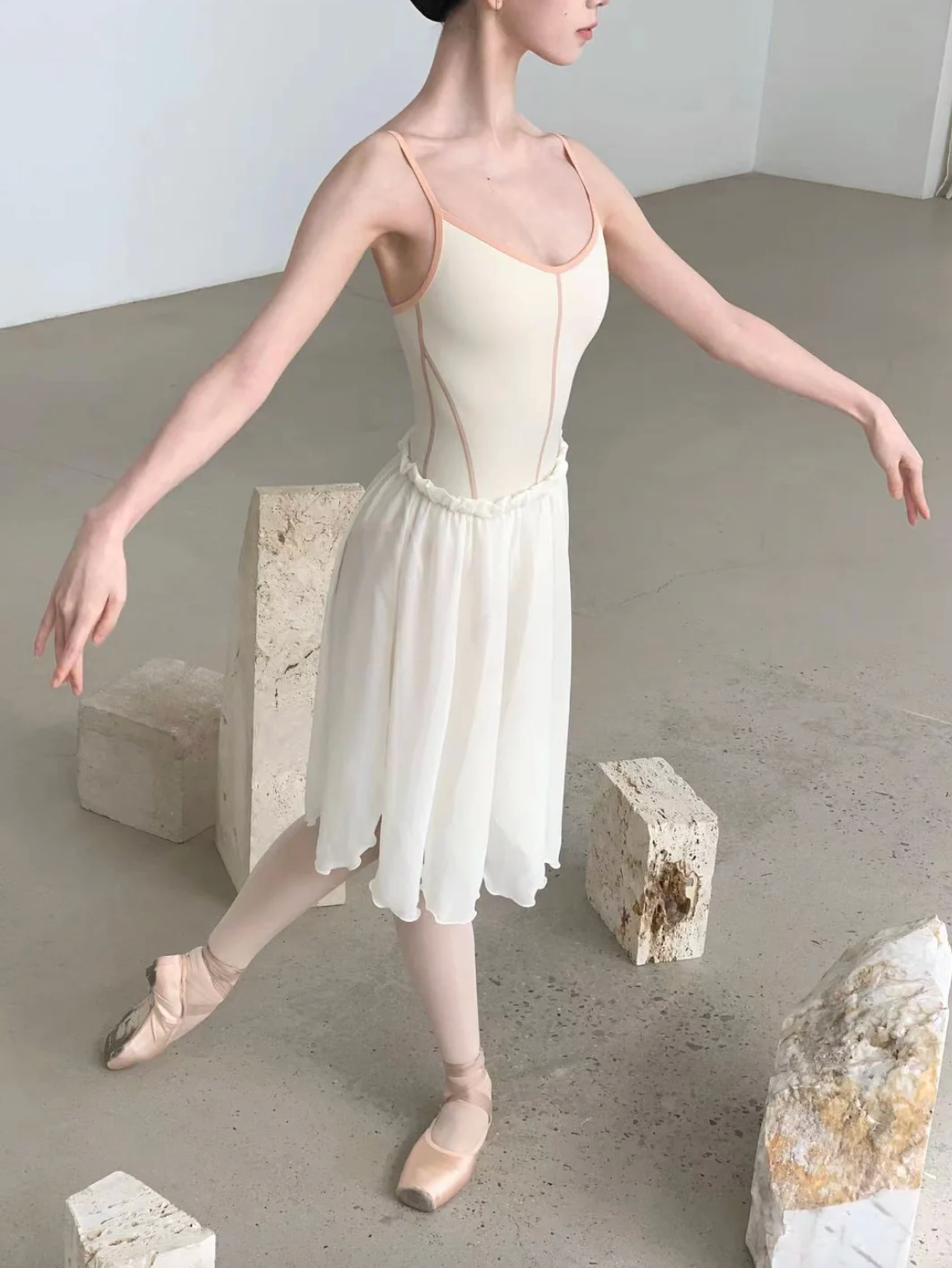 Leotardo Spaghetti Strap Ivory and Peach Color mix Typha