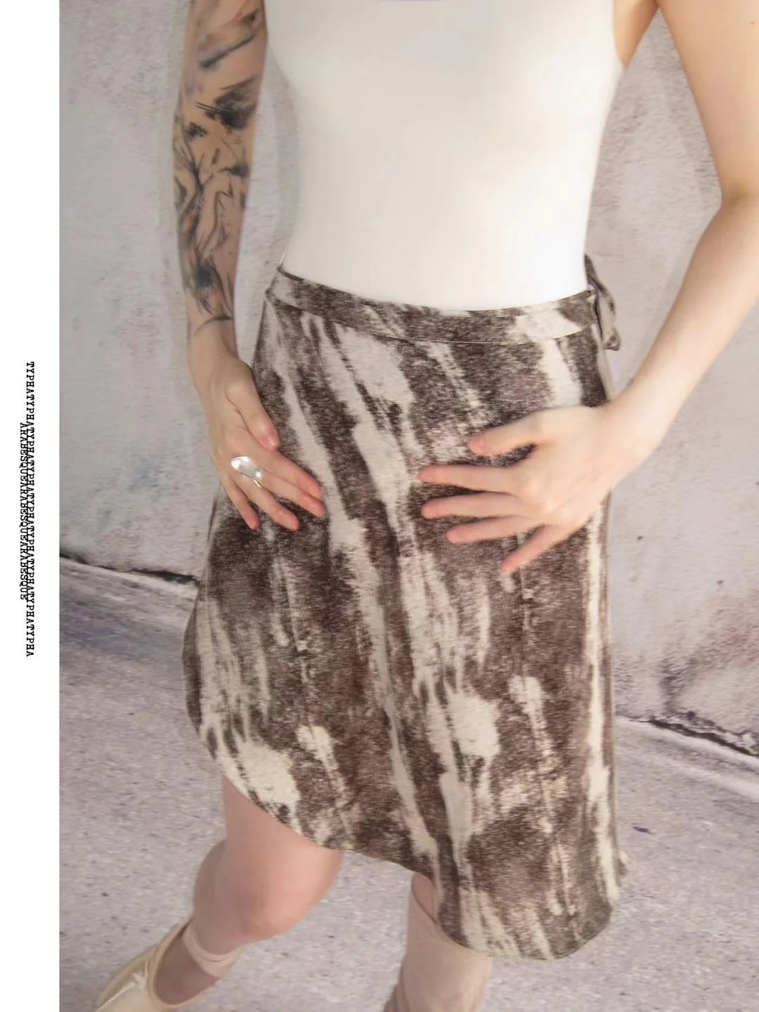 Falda Midi Envolvente con Patrón Faconne en Tinta